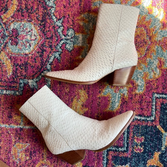 Matisse Caty Booties in White - Picture 2 of 4
